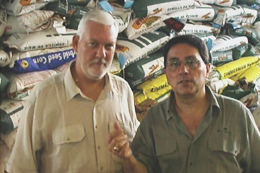 Apóstolo Jorge Tadeu com o Presidente da Lesea Steve Sumrall (parceria para transporte e doação de alimentos)